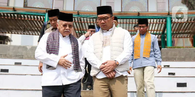 Ridwan Kamil berbincang dengan Fauzi Bowo