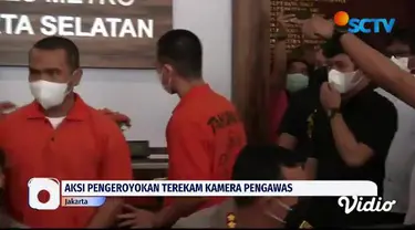 Inilah CCTV yang memperlihatkan selebgram Putra Siregar dan aktor Rico Valentino melakukan pengeroyokan kepada seorang pengunjung kafe. Aksi pengeroyokan terjadi dipicu teman wanita mereka yang mendatangi meja korban.