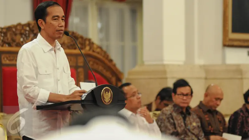 Jokowi meminta para menteri betul-betul menghitung, mengkalkulasi dan memberikan sosialisasi sebelum menerbitkan Permen.