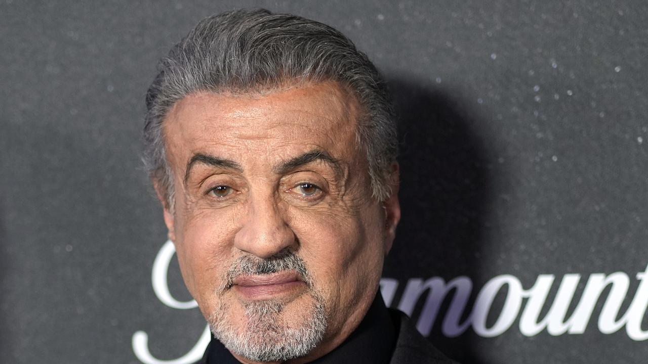 Gaya Sylvester Stallone Hadiri Pemutaran Film Terbarunya Tulsa King