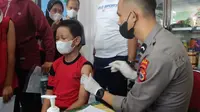Ketika Ratusan Siswa SD di Makassar Berebut untuk Menjadi Penerima Vaksinasi Covid-19