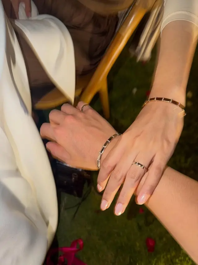 Romantisnya Aurel Hermansyah dan Atta Halilintar Rayakan Anniversary ke-5, Tampil Serasi dengan Earth Tone