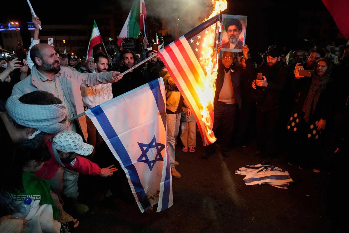 FOTO: Gencatan Senjata Iran dan Amerika Picu Aksi Demonstrans  di Teheran