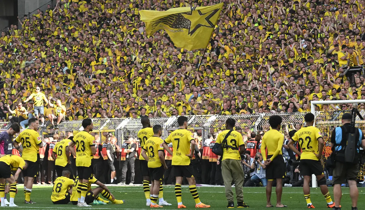 Dortmund tertinggal 0-2 dari Mainz pada babak pertama. (Photo by INA FASSBENDER / AFP)