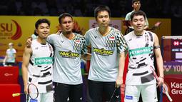 Laga terakhir Ahsan/Hendra tersebut berlangsung di Istora Senayan, Jakarta, Kamis (23/1/2025) sore. 
Mereka resmi mengakhiri kariernya sebagai pebulu tangkis di 16 besar Indonesia Masters 2025. (Bola.com/Abdul Aziz)