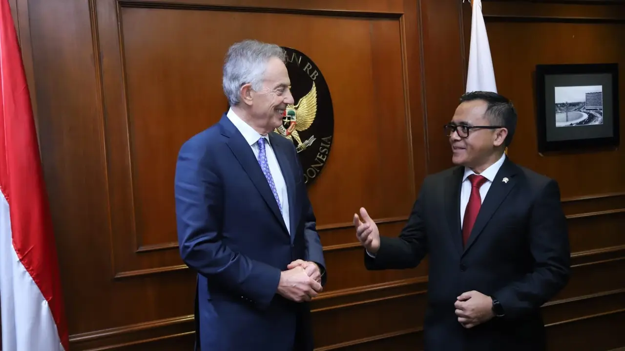 Menteri Pendayagunaan Aparatur Negara dan Reformasi Birokrasi (PANRB) Abdullah Azwar Anas menerima kedatangan Tony Blair, Executive Chairman Tony Blair Institute (TBI) sekaligus mantan Perdana Menteri (PM) Inggris. (Dok Kementerian PANRB)