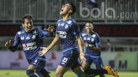 Hanif Sjahbandi merayakan golnya ke gawang PBFC pada laga Final Piala Presiden 2017 di Stadion Pakansari, Bogor, Minggu (12/3/2017). (Bola.com/Vitalis Yogi Trisna)