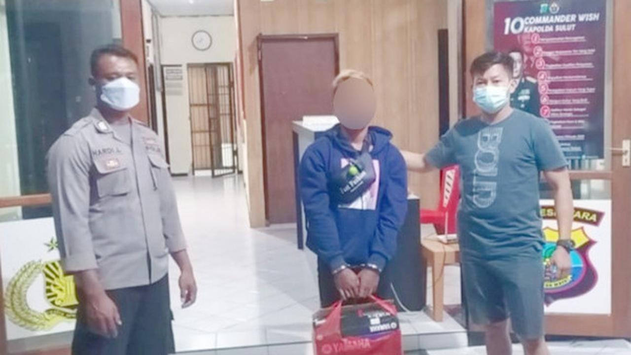 Pelaku bersama barang bukti saat diamankan oleh aparat Polsek Melonguane, Kepulauan Talaud.