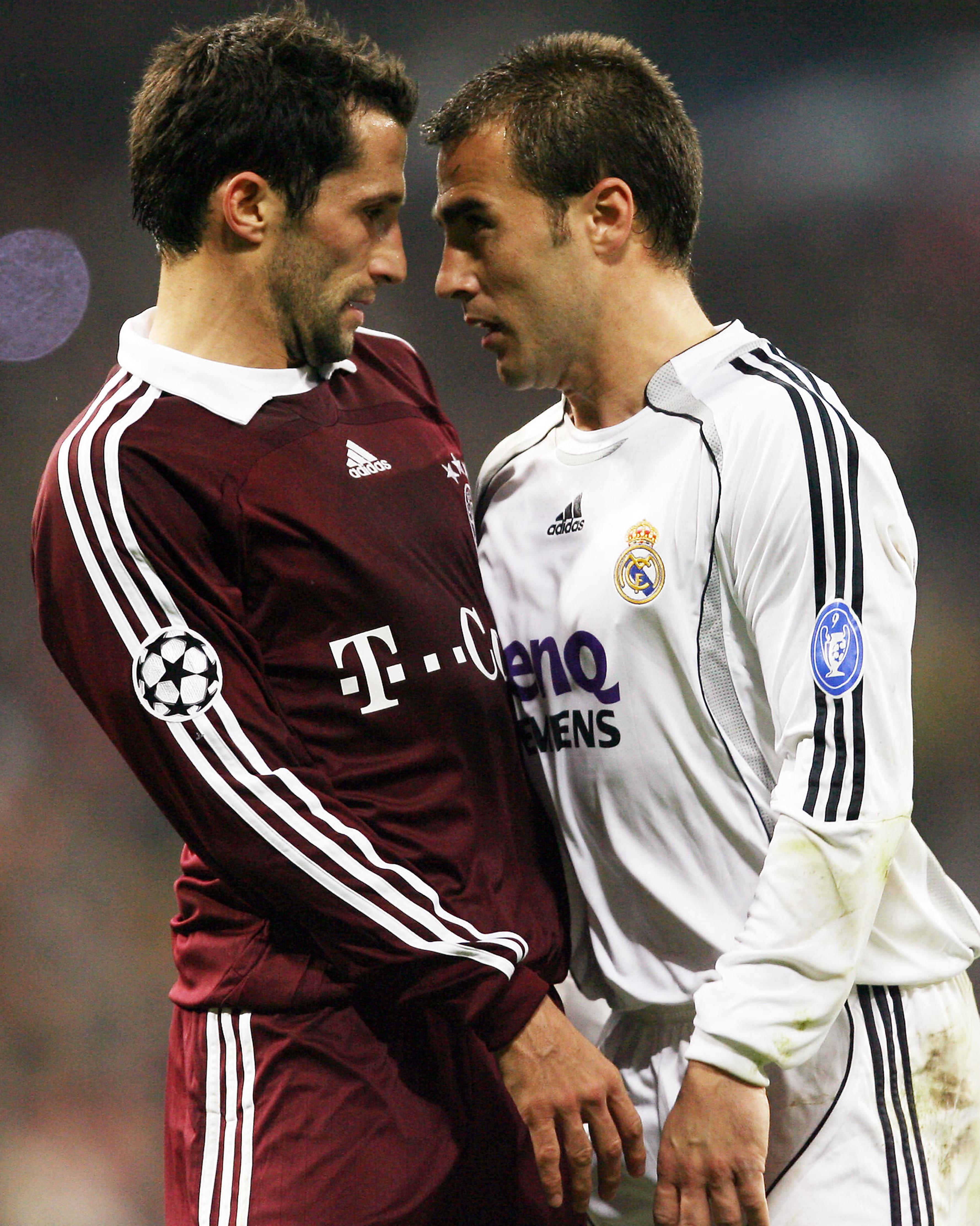 Pemain Muenchen, Hasan Salihamidzic (kiri) bersitegang dengan Fabio Cannavaro di Liga Champions 2007. (AFP/Javier Soriano)