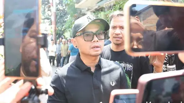 Potret Artis Datang ke Rumah Duka Mpok Alpa, Penuh Tangis dan Duka Mendalam