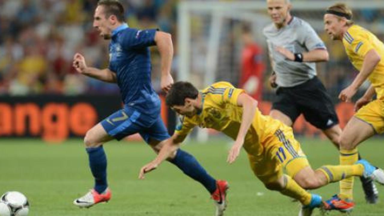 HT Review: Hujan, angin, dan tanpa gol