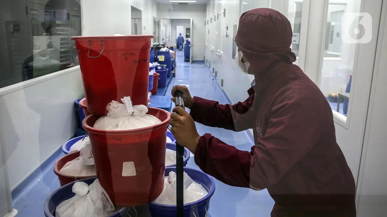 FOTO: Kimia Farma Produksi Obat COVID-19