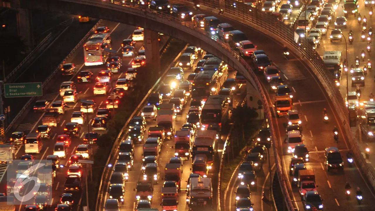 20160504-Terjebak Macet Tol Dalam Kota-Jakarta-Gempur M Surya