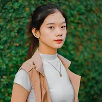 ilustrasi perempuan serius/Photo by Nothing Ahead from Pexels