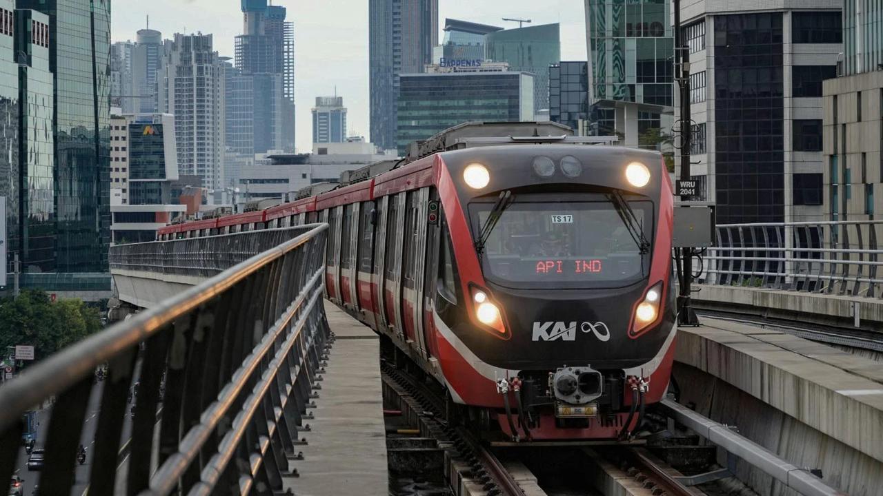 FOTO: LRT Jabodebek Tambah Frekuensi Perjalanan Pagi Mulai 15 Juni