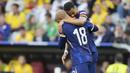 Pemain Belanda, Donyell Malen dan Cody Gakpo, merayakan gol ke gawang Rumania pada babak 16 besar Euro 2024 di Fussball Arena, Munchen, Selasa (2/7/2024). (AP Photo/Ariel Schalit)