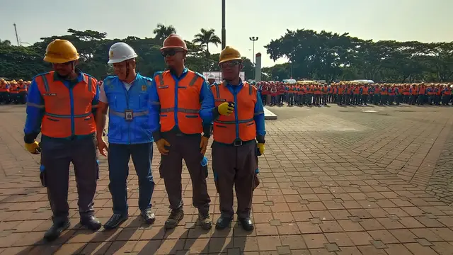 Apel siaga PLN Unit Induk Distribusi (UID) Banten,  di Alun-alun Barat Kota Serang, Banten, Jumat (20/12/2019). (Yandhi/Liputan6.com)