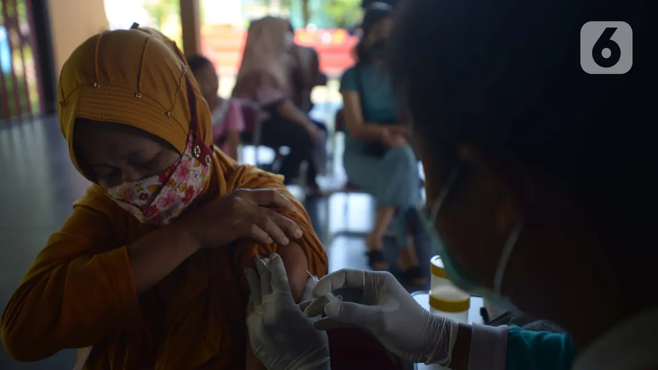 Vaksinasi Booster Sebagai Syarat Beraktivitas Diruang Publik