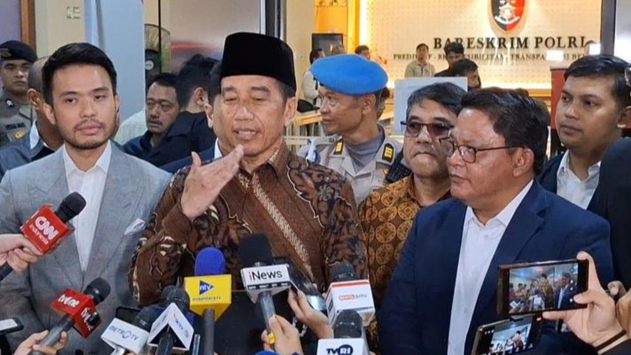 Lirikan Tajam Jokowi, Senyum Penuh Makna saat Disinggung Nama Roy Suryo soal Kasus Dugaan Ijazah Palsu