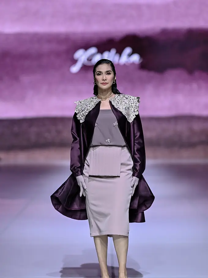 Pesona Maudy Koesnaedi di Runway JFW 2026, Pancarkan Keanggunan dan Karisma di Usia 50 Tahun