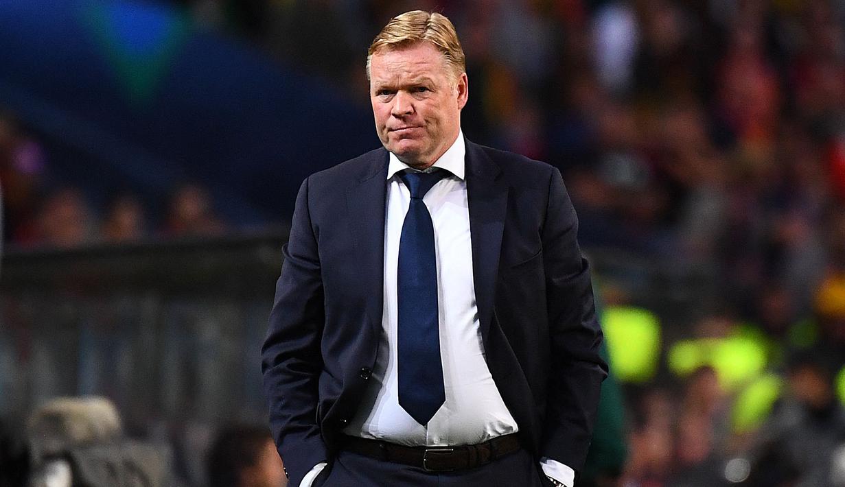 Ronald Koeman dikenal sebagai pencetak gol kemenangan Barcelona di final Piala Eropa melawan Sampdoria di Wembley pada 1992. Ia kembali ke Barca pada 2020 sebagai pelatih. Ia didepak dari Camp Nou usai gagal mendongkrak performa Barcelona. (AFP/Gabriel Bouys)