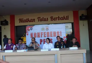 Polda NTB Konferensi Pers Kasus Terbakarnya 4 Santri (Antara)