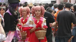 Pengunjung memakai baju khas Jepang saat Festival Jakarta Little Tokyo 2017, Jakarta, Sabtu (13/5). Festival tersebut menjadi ajang untuk masyarakat Indonesia melihat langsung kebudayan negri matahari tersebut. (Liputan6.com/Angga Yuniar)