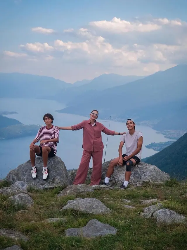 Darius Sinathrya berlibur di Italia bersama keluarga kecil