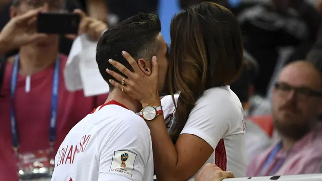 Robert Lewandowski Dihibur Istri Cantiknya