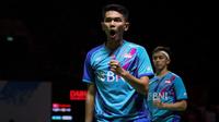 Pebulutangkis ganda putra Indonesia, Fajar Alfian/Muhammad Rian Ardianto melakukan selebrasi setelah mencetak poin saat bertanding melawan pebulutangkis ganda putra Hong Kong, Chang Ko-Chi/Po Li-Wei pada laga 16 besar Indonesia Masters 2023 di Istora Senayan, Jakarta, Kamis (26/01/2023). Fajar Alfian/Muhammad Rian Ardianto menang rubber game 13-21, 21-9 dan 21-14. (Bola.com/Bagaskara Lazuardi)