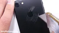 Saat iPhone 7 'Disiksa', Begini Jadinya!