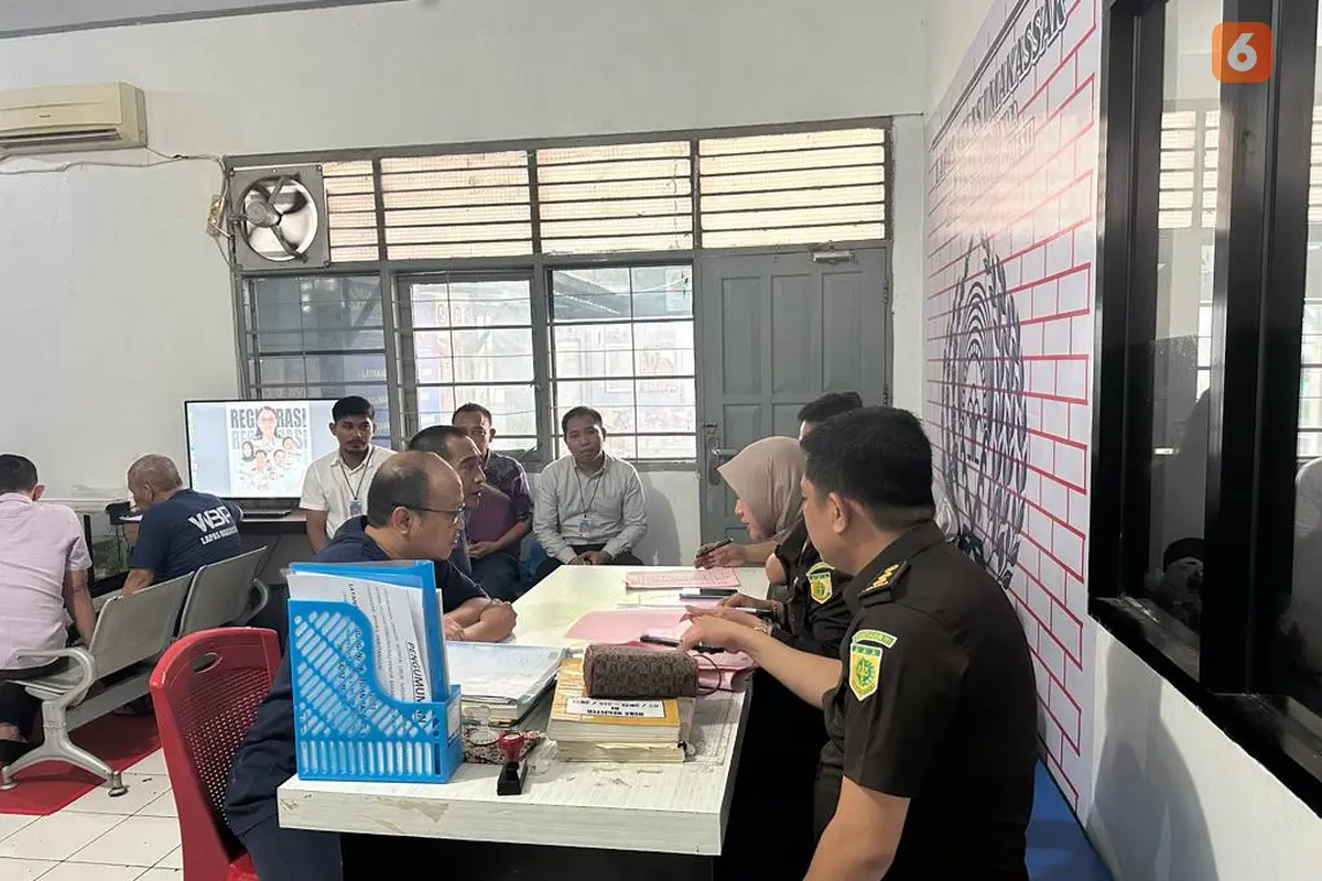 Perkara Korupsi PDAM Haris Yasin Limpo dilimpahkan ke pengadilan (Liputan6.com/Eka Hakim)