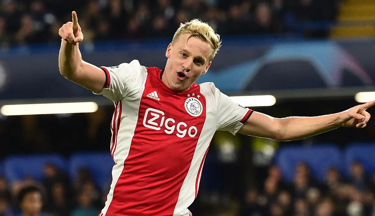 3. Donny van de Beek (40 juta euro) -  Gelandang berusia 23 tahun ini menjadi pembelian terbaru Manchester United pada bursa transfer musim panas. Donny van de Beek dilabuhkan Manchester United dari Ajax dengan transfer mencapai 40 juta euro. (AFP/Glyn Kirk)