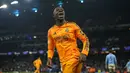 Pemain Real Madrid, Vinicius Junior merayakan gol yang dicetak oleh Brahim Diaz dalam laga leg 1 babak playoff Liga Champions 2024/2025 melawan Manchester City di Etihad Stadium, Manchester, Inggris, Rabu (12/02/2025) WIB. (AP Photo/Dave Thompson)