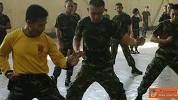 Citizen6, Surabaya: Sebanyak 41 siswa Dikmapa PK melaksanakan latihan BDM di bawah asuhan tiga Pelatih Jasmani Kobangdikal. Salah satunya adalah Mayor Laut (KH) Faris Woro yang bertindak sebagai koordinator pelatih Jasmani. (Pengirim: Penkobangdikal).