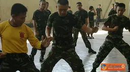 Citizen6, Surabaya: Sebanyak 41 siswa Dikmapa PK melaksanakan latihan BDM di bawah asuhan tiga Pelatih Jasmani Kobangdikal. Salah satunya adalah Mayor Laut (KH) Faris Woro yang bertindak sebagai koordinator pelatih Jasmani. (Pengirim: Penkobangdikal).