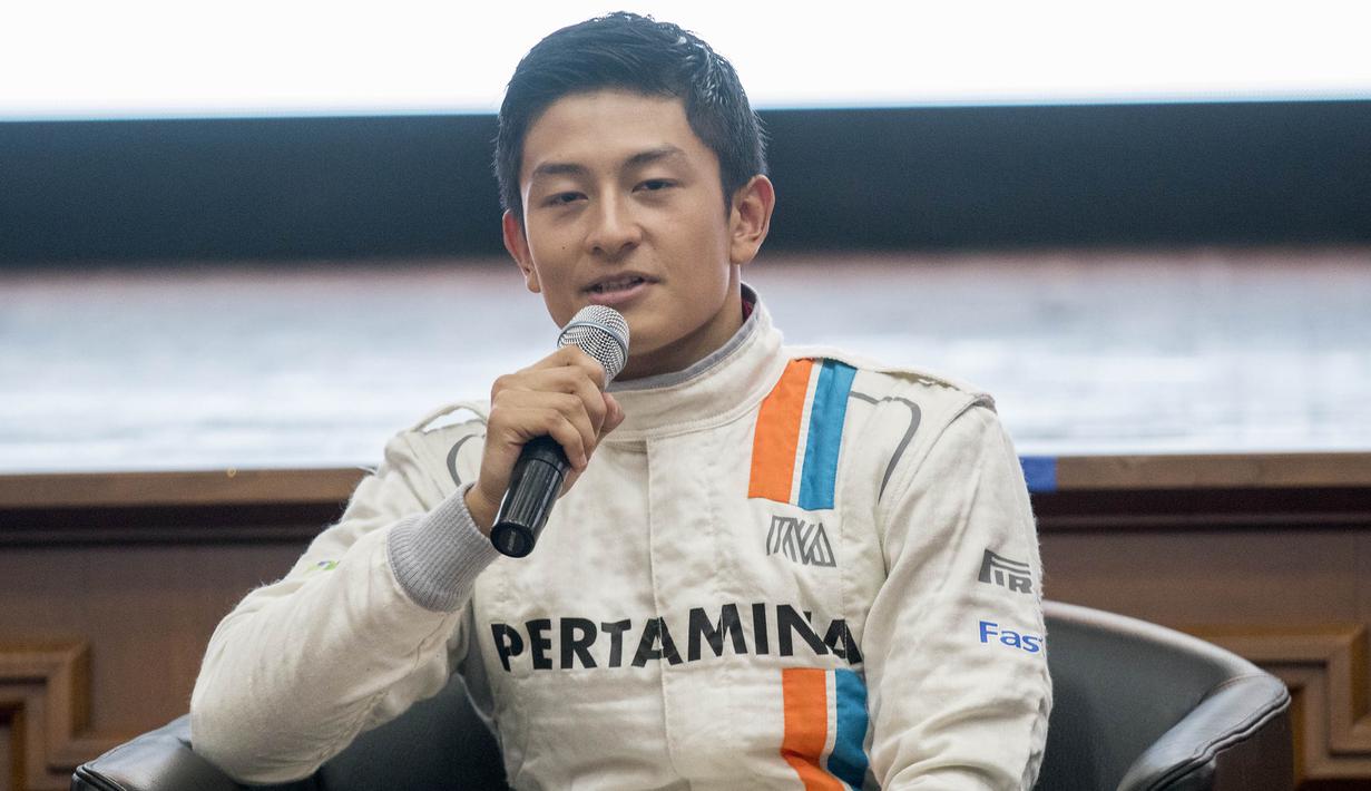Jumpa pers itu diadakan Pertamina selaku sponsor Rio Haryanto untuk menyambut debutnya di Sirkuit Albert Park, Australia. (Bola.com/Vitalis Yogi Trisna)