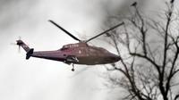 Helikopter Kerajaan Inggris yang pernah dinaiki Ratu Elizabeth II untuk bertugas. (dok. BEN STANSALL / AFP)