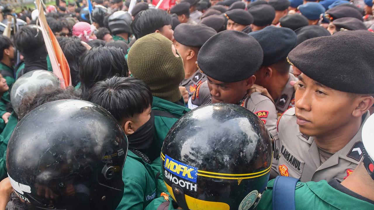FOTO: Mahasiswa  Gelar Aksi di Jalan Sudirman Jakarta  Suarakan Sejumlah Isu Nasional