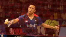 Jonatan Christie saat  menghadapi lawannya asal China Lin Dan pada laga Indonesia Open 2016 di Istora Senayan, Jakarta, Kamis (2/6/2016). (Bola.com/Nicklas Hanoatubun)