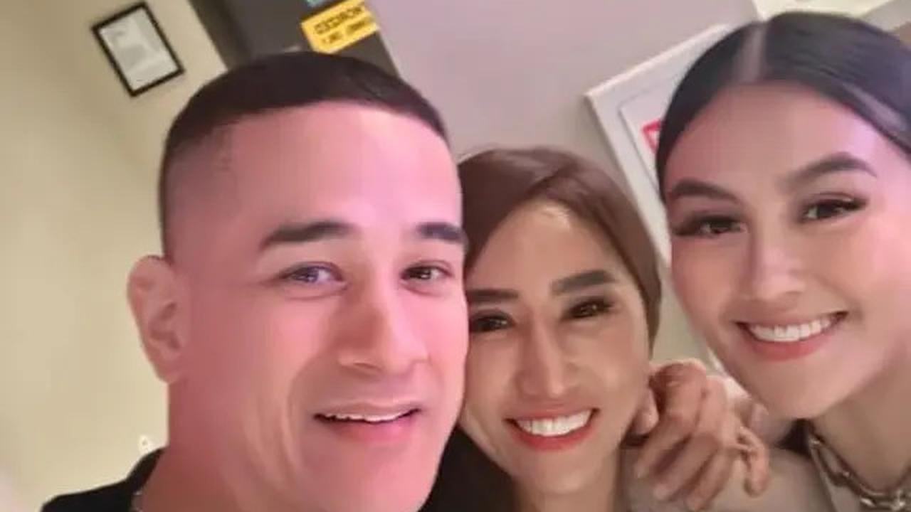 6 Potret Agnez Mo Rayakan Tahun Baru di Las Vegas, Reuni Bareng Okan Kornelius