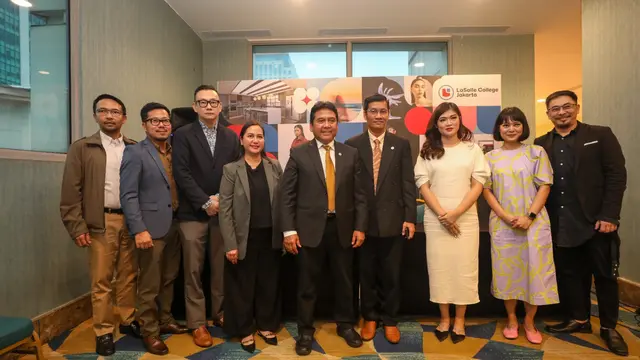 LaSalle College Jakarta Pamerkan 150 Busana Kreasi Mahasiswa dengan Sentuhan Wastra Nusantara