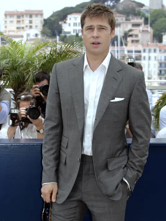 Seminggu paska gugatan cerai, Pitt tak bisa bertemu dengan keenam anaknya lantaran Jolie dan buah hati sedang berada di Malibu. Hal ini sepertinya sudah direncanakan Jolie, pasalnya ia pun juga mengajukan hak asuh penuh keenam anaknya. (AFP/Bintang.com)