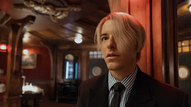 Taz Skylar sebagai Sanji di One Piece live action. (Casey Crafford/Netflix © 2023)