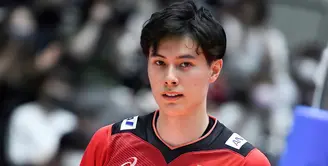 Sosok atlet voli Jepang, Ran Takahashi sukses mencuri atensi warga +62. Atlet 19 tahun itu disebut-sebut mirip tokoh anime Haikyu, Shoyo Hinata hingga aktor Nicholas Saputra. (Facebook/Ran Takahashi).