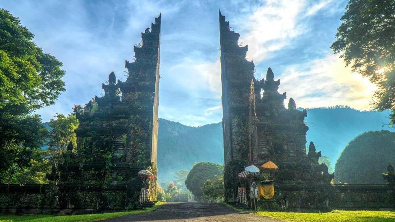 4. Bali: Wisata Budaya dan Alam yang Memikat