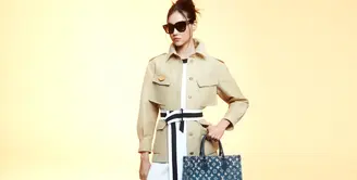 Denim merupakan material pokok dari setiap pakaian yang dimiliki para perempuan termasuk favorit dalam koleksi Louis Vuitton yang dihadirkan kembali dengan motif Monogram. (Foto: Louis Vuitton)