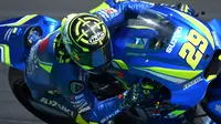 Pembalap Suzuki Ecstar, Andrea Iannone beraksi pada latihan bebas MotoGP Prancis 2018 di Sirkuit Le Mans. (Jean-Francois MONIER / AFP)