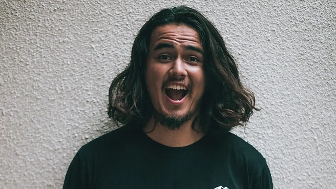 Potret Tampan David John, Aktor yang Bintangi Koboy Kampus