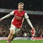 Emile Smith Rowe menjadi salah satu pemain penting Arsenal dan telah mencapai performa terbaiknya pada musim ini. Sebagai playmaker, permainan passing dan link-up-nya sangat cocok dengan gaya permainan Arteta. Ia adalah pencetak gol terbanyak Arsenal di liga musim ini. (AFP/Glyn Kirk)